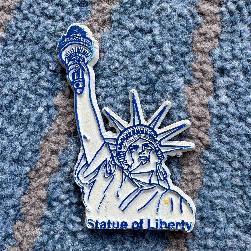 Vintage‎ Collectible Statue of Liberty Rubber Fridge Magnet Blue White